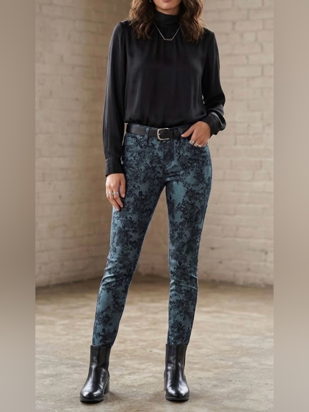 Blue Floral-Print Skinny Jeans Hidden jeans size 3